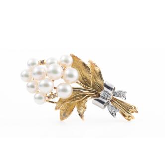6.8mm Akoya Pearl and Diamond Brooch