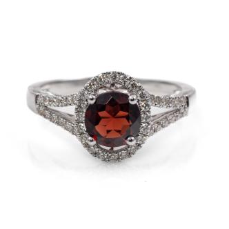 1.16ct Garnet and 0.35ct Diamond Ring