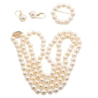 Set of Pearl Necklace, Brooch & Earrings